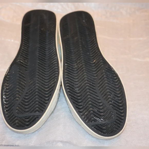 Women's Athletic Shoes in Green and Pink - Picture 8 of 8